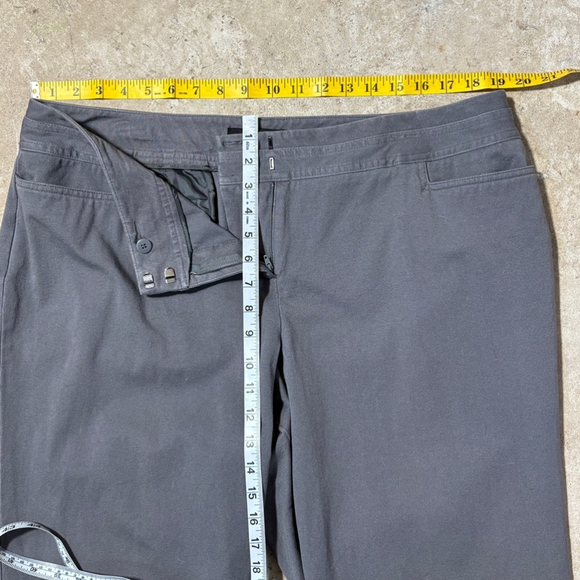 Lane Bryant Capri Pants Women’s Plus Size 16 Gray Zip Fly Back Pockets - Picture 4 of 8
